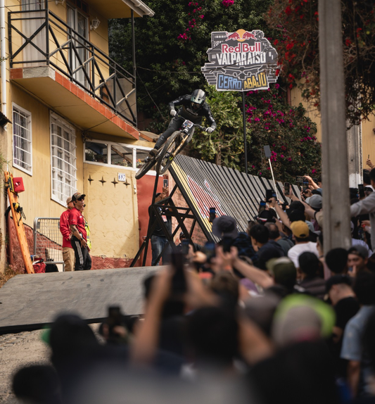 Red Bull Valparaíso Cerro Abajo 2025: A Spectacle of Urban Downhill Madness!